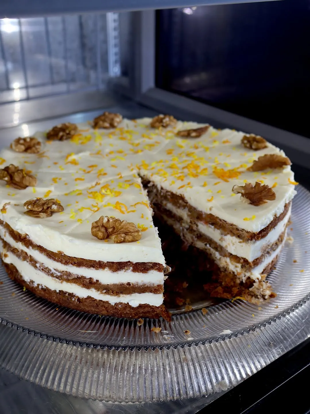 Domaća torta od mrkve s orasima i naribanom korom naranče